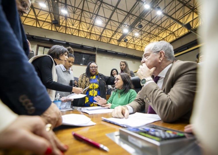 Última sessão antes do recesso foi marcado por votações de projetos do Executivo