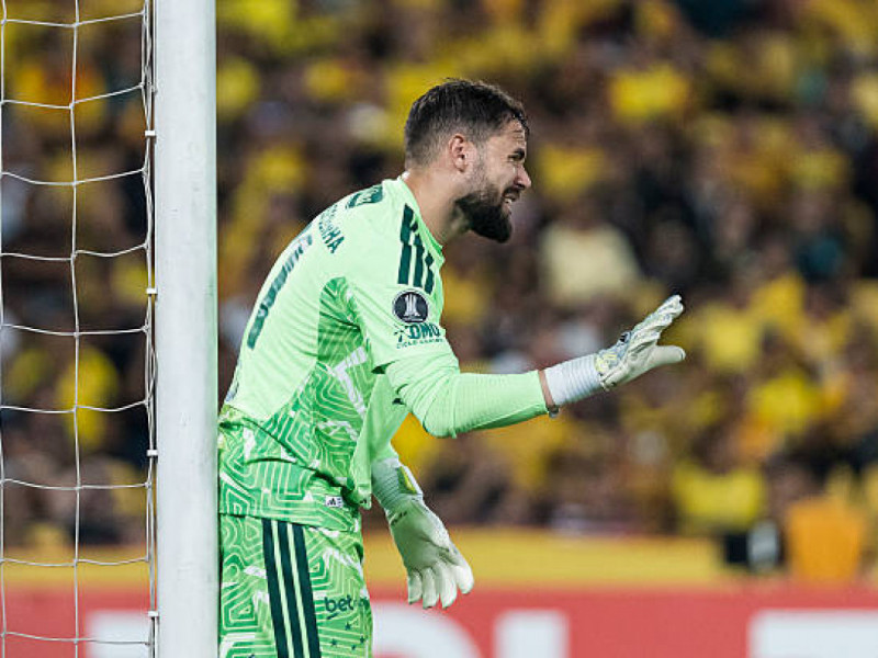 Em meio a problemas financeiros, Inter busca opções para reforçar elenco de Paulo Pezzolano