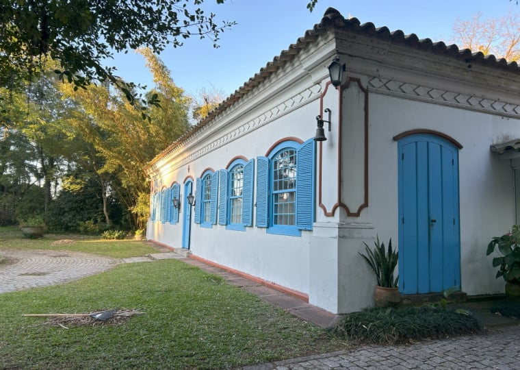 Propriedade conta com 18 suítes restauradas que misturam o passado com o presente