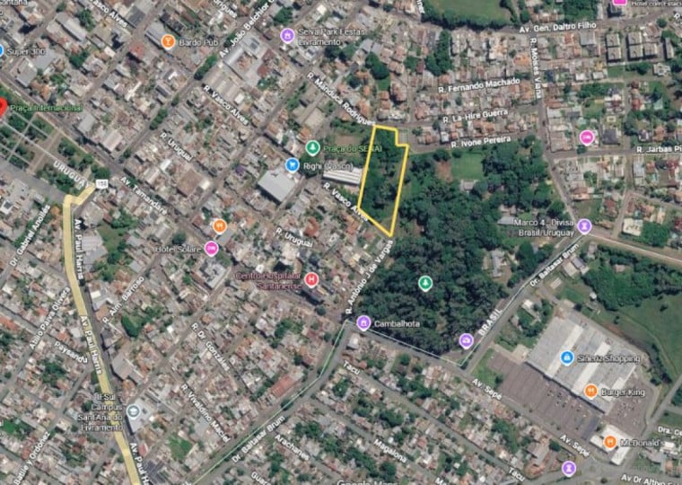 Área escolhida para o projeto (contorno em amarelo) é próxima à Praça Internacional