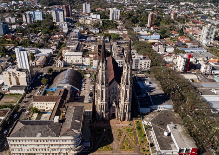 Expansão urbana exige integração entre municípios para conciliar infraestrutura, mobilidade, habitação e preservação ambiental