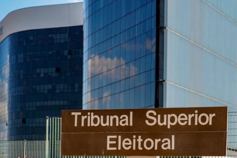 TSE assina acordo com big techs para combater desinformação