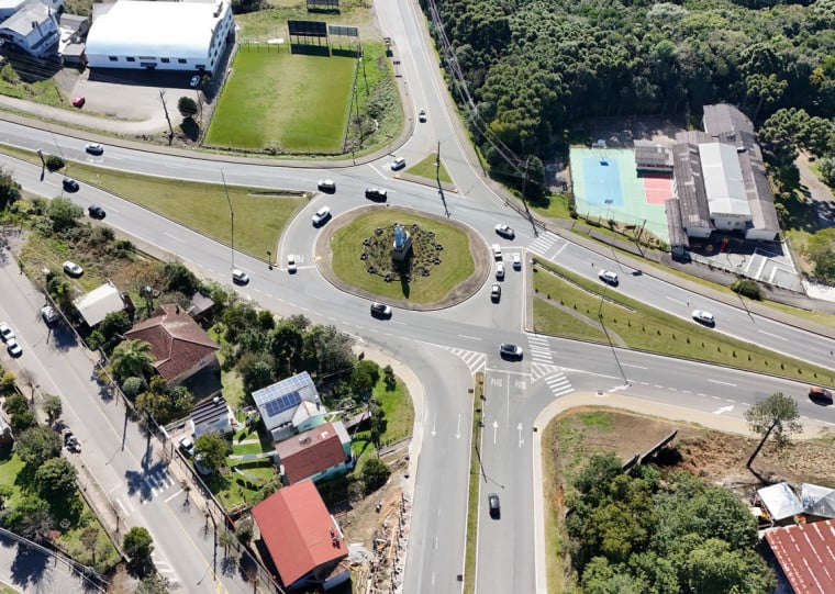 RSC-453 recebe mais de 16 mil veículos diariamente e é estratégica para o transporte de cargas RSC-453 recebe mais de 16 mil veículos diariamente e é estratégica para o transporte de cargas