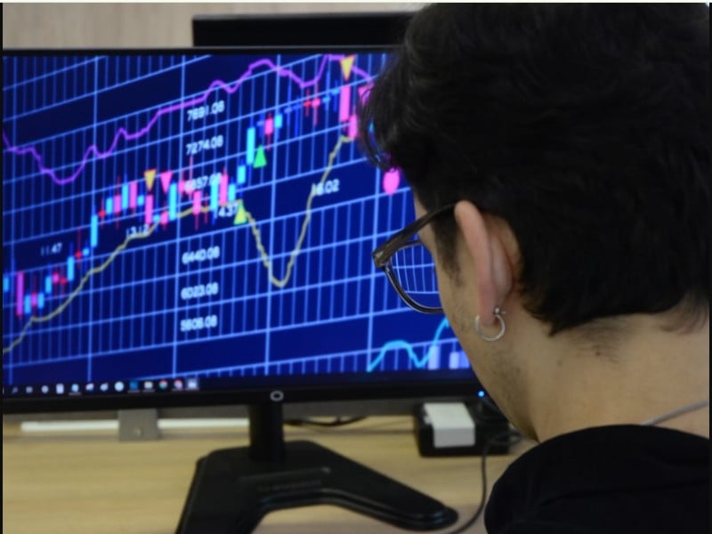 Corrida trilionária pela IA desafia lógica dos investimentos