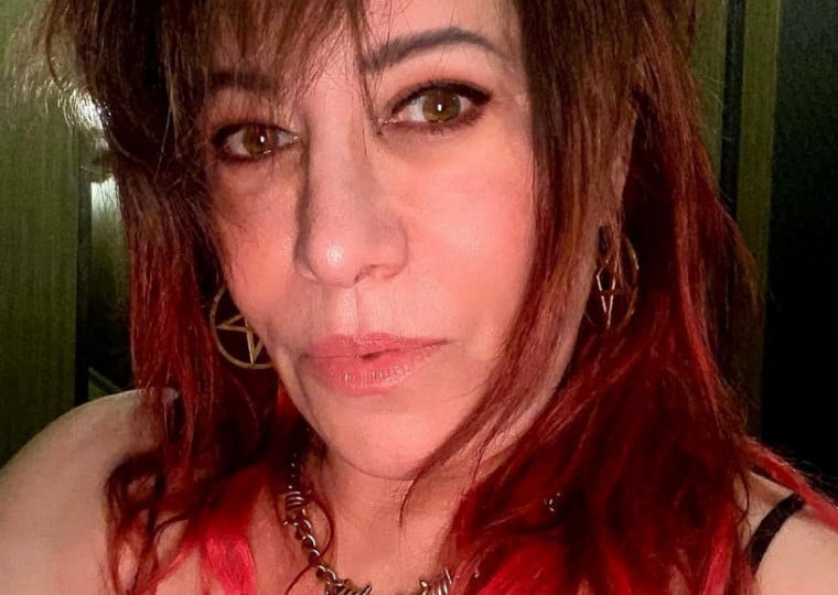 Jennifer Finch, junto às parceiras Sparks, Plakas e Gardner, formava o L7, cultuada banda de rock pesado dos anos 1990