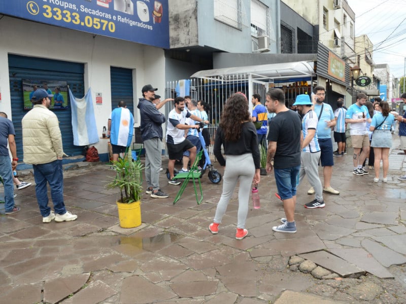 Argentinos ocupam bar em Porto Alegre para torcer por sua seleção