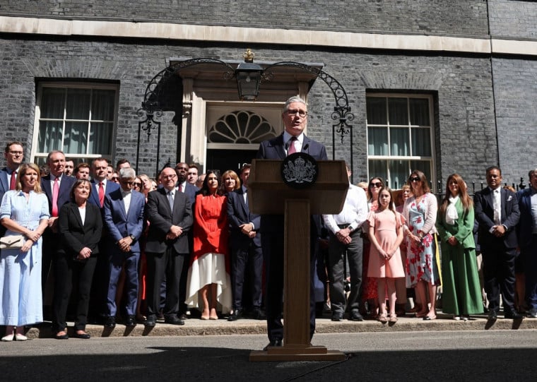 Starmer falou em frente ao número 10 de Downing Street antes de seguir ao Palácio de Buckingham
