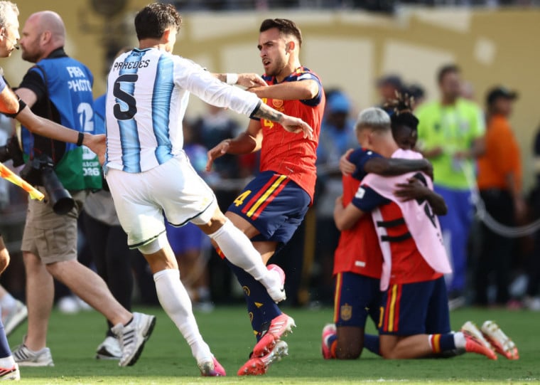 Um dos principais casos sob análise é a expulsão de Leandro Paredes, que agrediu os espanhóis