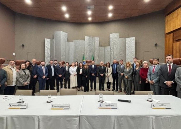 Instituições e partidos políticos assinaram documento em evento na sede do tribunal