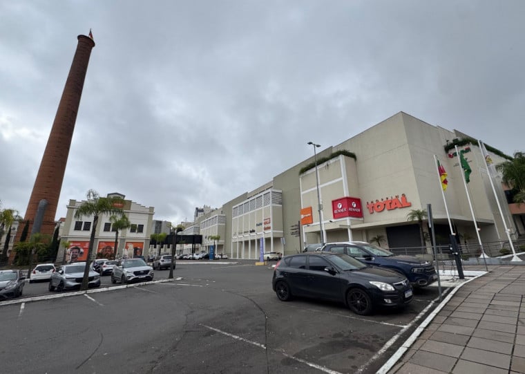 Shopping Total, perto do Centro de Porto Alegre, tem mais de 350 opera&ccedil;&otilde;es