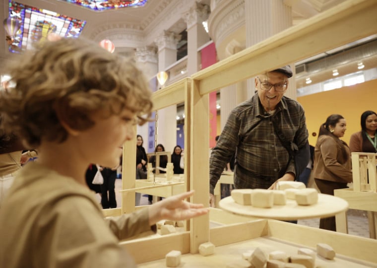 Exposi&ccedil;&atilde;o 'Uma Viagem ao Mundo dos Brinquedos' segue recebendo toda a fam&iacute;lia no Farol Santander