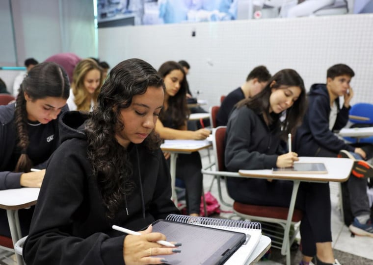 Programa federal oferece bolsas de estudo integrais e parciais