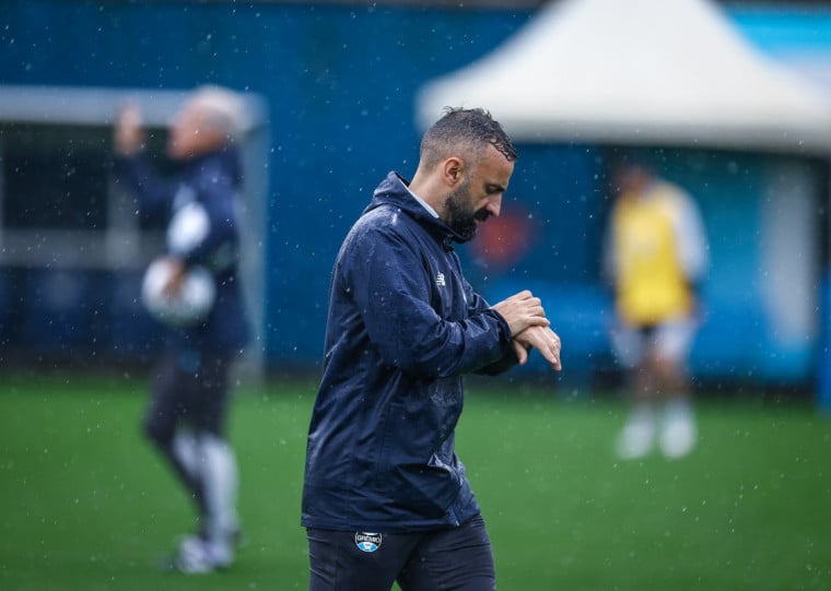 Auxiliar, Vitor Severino, comanda a equipe no duelo na Bolívia