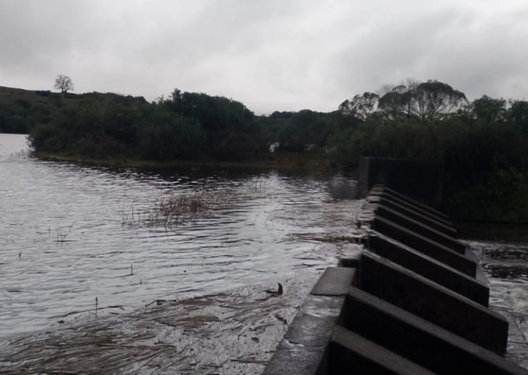 Precipitação de mais de 80 milímetros em 48 horas na cidade foi suficiente para que a barragem do Piraí voltasse a verter água