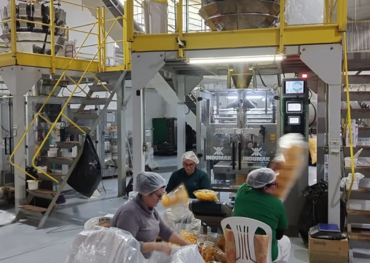 Ind&uacute;stria, que j&aacute; tem presen&ccedil;a forte no Sul do Brasil, produz 80 mil pacotes de salgadinhos por dia e quer chegar a 100 mil pacotes di&aacute;rios