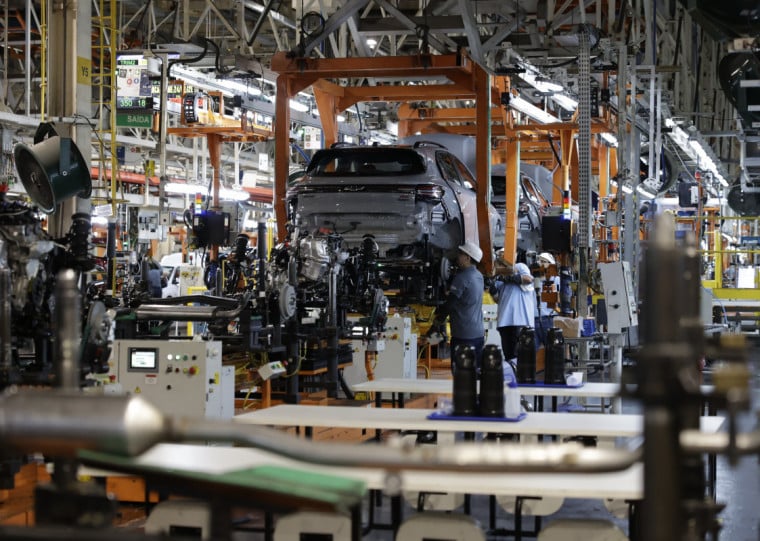 A falta de confiança pontual faz com que os empresários sejam cautelosos e adiem decisões de aumento da produção, contratações ou investimentos