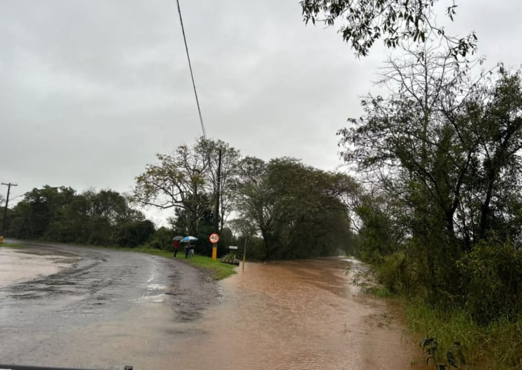 ERS-130, km 36, em Venâncio Aires, é uma das vias bloqueada pelas chuvas