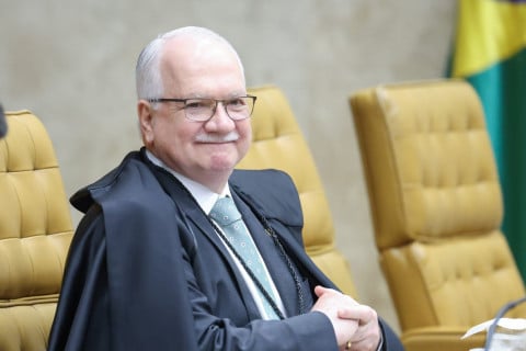 Ministro Fachin alerta para erosão democrática