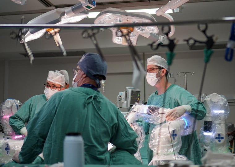Resultado obtido em menos de seis meses após a implantação do serviço reforça estratégia de modernização do Hospital e amplia a oferta de procedimentos minimamente invasivos em diferentes especialidades