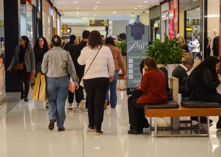 Empresas devem aderir a convenções coletivas para funcionar em feriados