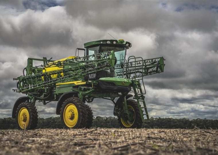 Unidade da John Deere em Canoas produz pulverizadores 1025E e passará a fabricar módulos eletrônicos, receptores de GPS e outros componentes