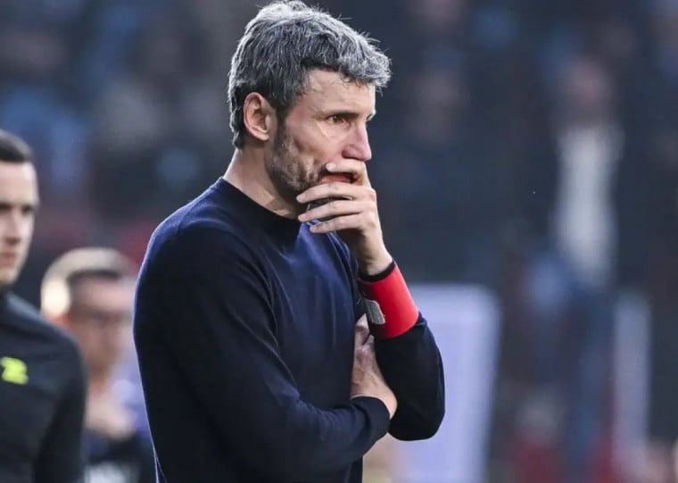 Antes de seguir para a carreira de treinador, Van Bommel teve uma trajetória de destaque como jogador