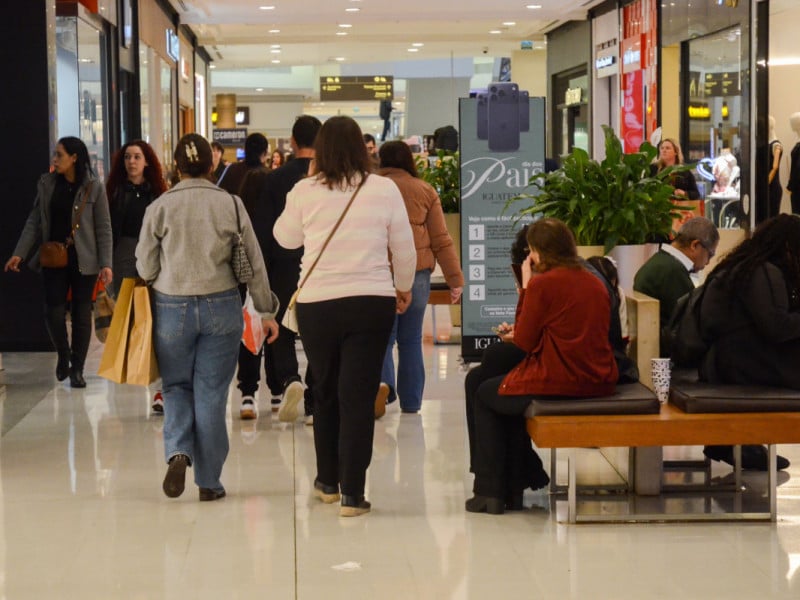 Trabalho no comércio aos feriados gera dúvidas