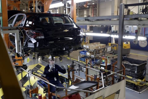 Anfavea eleva de 5,8% para 6,7% a previsão ao crescimento da produção de veículos em 2026