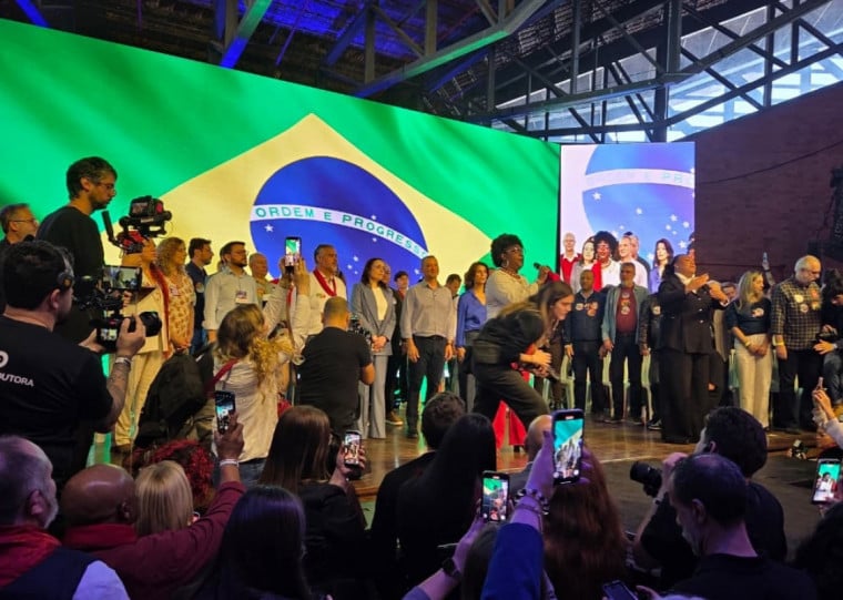 O evento também marca o lançamento oficial da coligação dos oito partidos de centro-esquerda que apoiam Juliana 