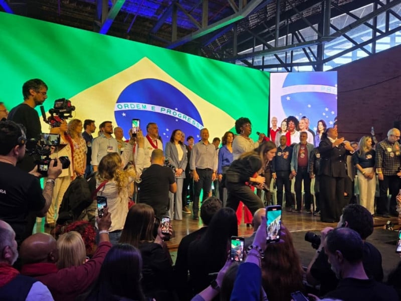 Ato oficializa candidatura de Juliana Brizola ao governo do Estado