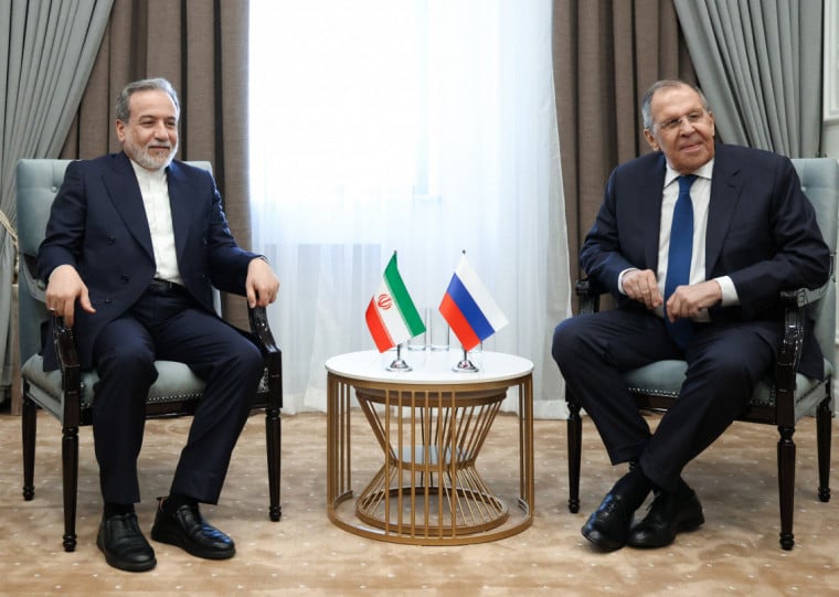 Araghchi se reuniu recentemente com o ministro da Rela&ccedil;&otilde;es Exteriores da R&uacute;ssia, Sergei Lavrov