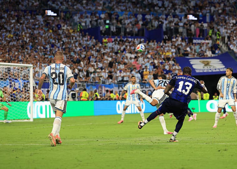 Lateral-esquerdo descreve momento como 