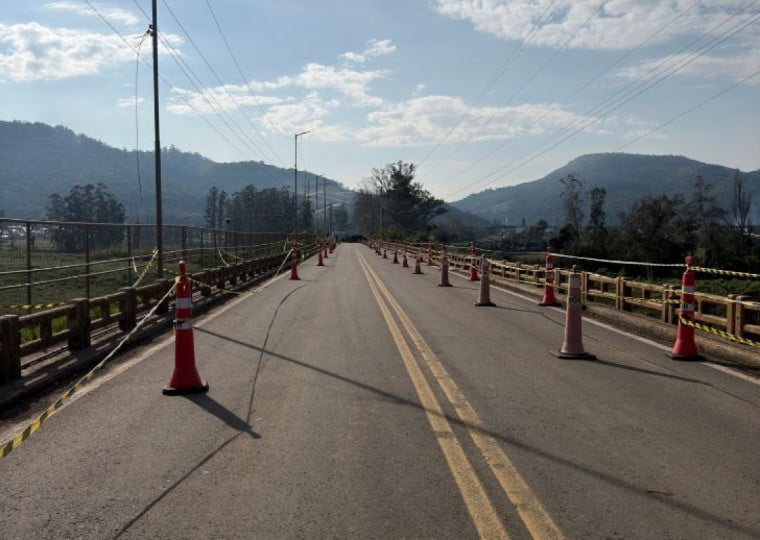 Estrutura est&aacute; interditada desde a &uacute;ltima sexta-feira, ap&oacute;s avaria em um dos pilares de sustenta&ccedil;&atilde;o | Talissa Lucas/Prefeitura de Encantado/Divulga&ccedil;&atilde;o/Cidades