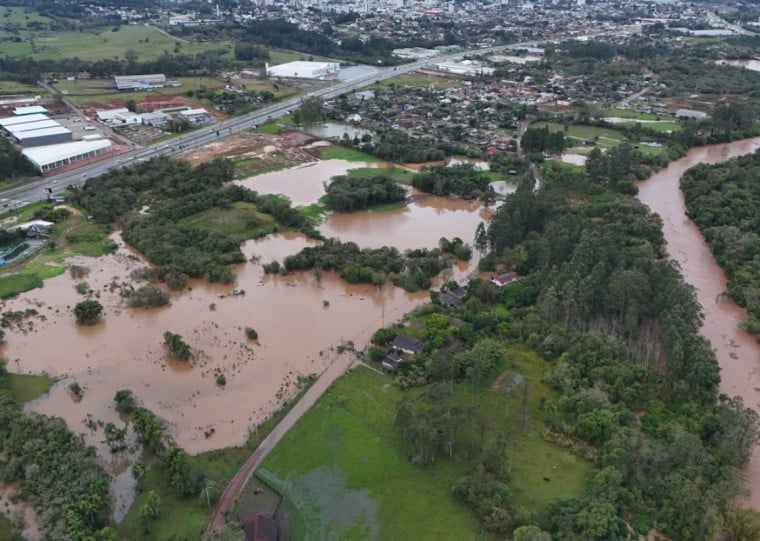 Defesa Civil estadual emitiu um alerta vermelho indicando risco muito alto de inundação do Rio Paranhana em Taquara