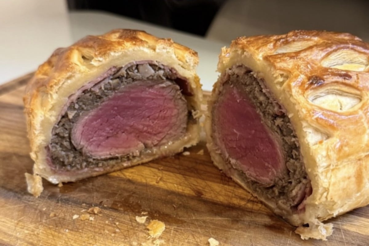 Fil&eacute; mignon envolto em massa folhada, acompanhado de copa, Duxelle de cogumelos e finalizado na mostarda &eacute; a aposta de prato para o servi&ccedil;o de encomendas. | Arquivo pessoal/JC