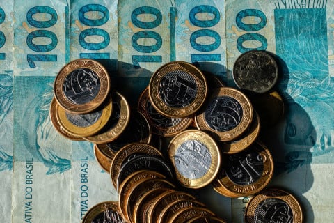Arrecadação sobe 9% em julho impulsionada por IOF e tributação sobre exportação de petróleo