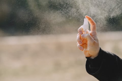 Lei ainda não definiu regras para venda de spray de pimenta; e-commerce e lojas já vendem o item
