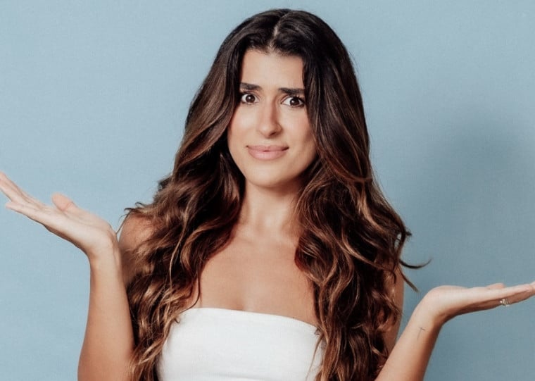 Luana Zucoloto transforma o cotidiano do mundo corporativo em material para o humor em Esse Show Poderia Ser um E-mail
