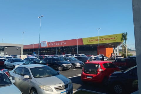 No Ponto: Monet Plaza, ex-Mosteiro Cervejaria, Stok Center, Via, Ellosul, Dia dos Pais, Nova Era e CDL Novo Hamburgo
