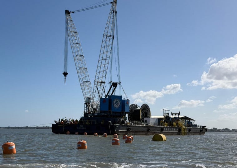 Travessia subaquática conecta os municípios por meio de dois circuitos instalados sob a Lagoa dos Patos