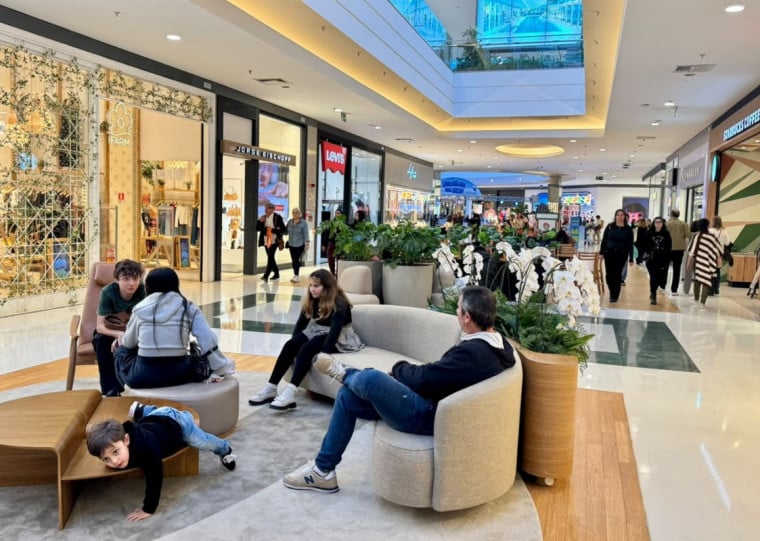 São 15 ambientes distribuídos nos dois pisos do empreendimento para clientes ficarem