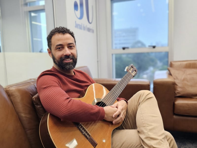 O m&uacute;sico Marcos Jobim levou seu trabalho autoral para a Argentina<br />Foto: NATHAN LEMOS/JC