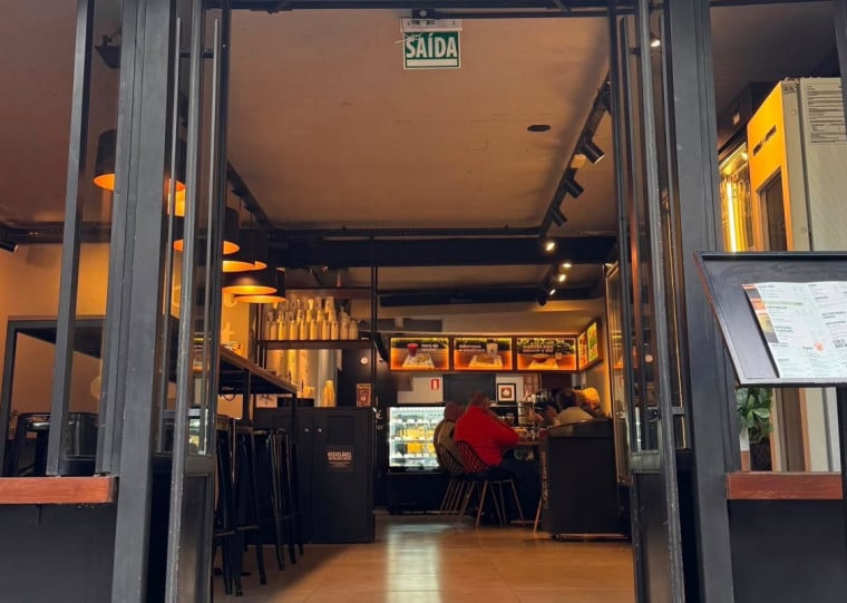 S&aacute;bado foi &uacute;ltimo dia de Z Caf&eacute; na Padre Chagas, com clientes que aproveitaram a despedida 