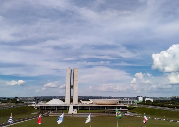 PEc da escala de trabalho 6x1 pode entrar em debate neste mês