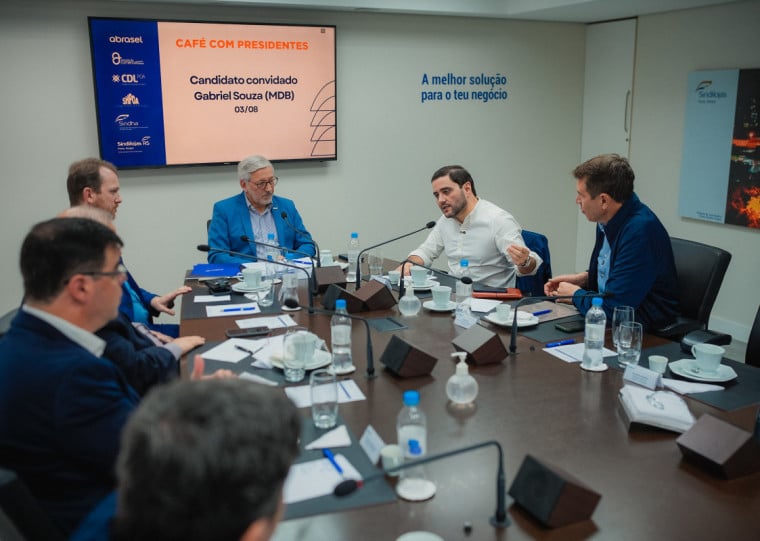 O candidato ao governo do Estado pelo MDB, o vice-governador Gabriel Souza, apresentou suas prioridades para o setor de serviços no evento Café com Presidentes