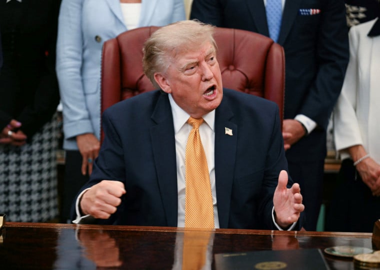 Trump tem repetido padrão de fazer ameaças e depois recuar