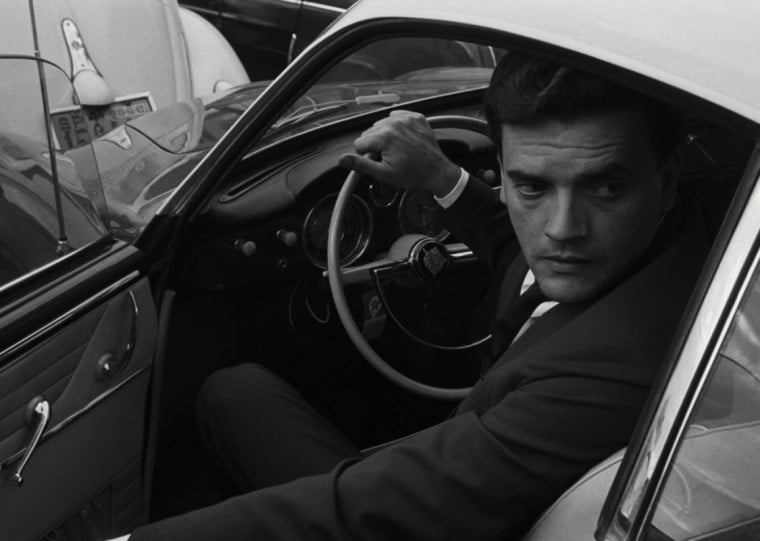 Filme acompanha a crise existencial de um jovem gerente da indústria automobilística em meio ao crescimento acelerado de São Paulo
