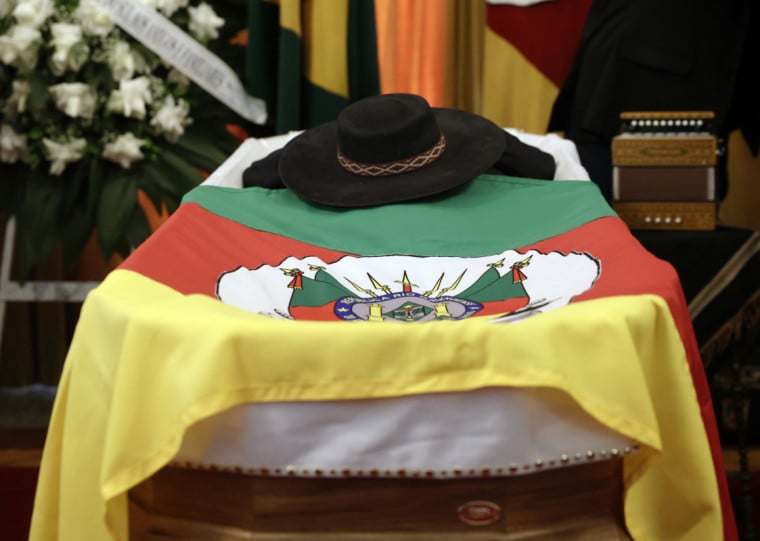 Velório de Bagre Fagundes é realizado no salão Negrinho do Pastoreio 