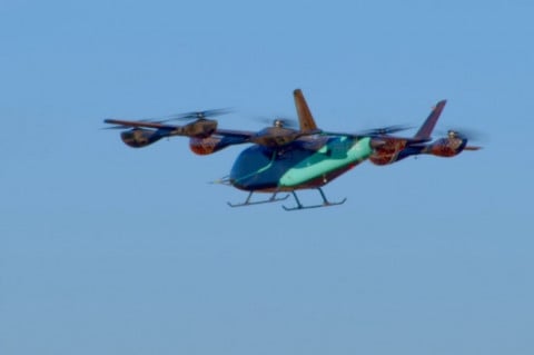 Eve, da Embraer, conclui primeiro voo de fase de transição de carro voador