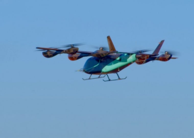 Acionamento do sistema de propulsão traseiro confirma aspectos fundamentais do design da aeronave